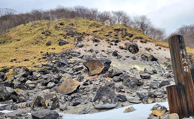 Der legendäre „Tötungsstein“ Japans teilt sich auf mysteriöse Weise in zwei Hälften