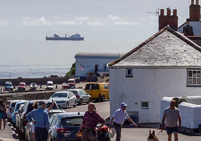 „Fliegendes“ Schiff vor der Küste Englands gesichtet und andere „Wolkenstädte“ (Videos)