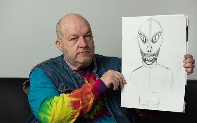 „Ich bin ein Supersoldat, der im Weltraumkrieg kämpfte, nachdem ich von einem 4,5 Meter Alien-Drachen entführt wurde“