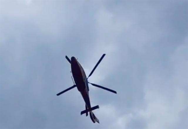 Schwebender Helikopter ohne bewegliche Propeller als Fehler in der Matrix (Video)