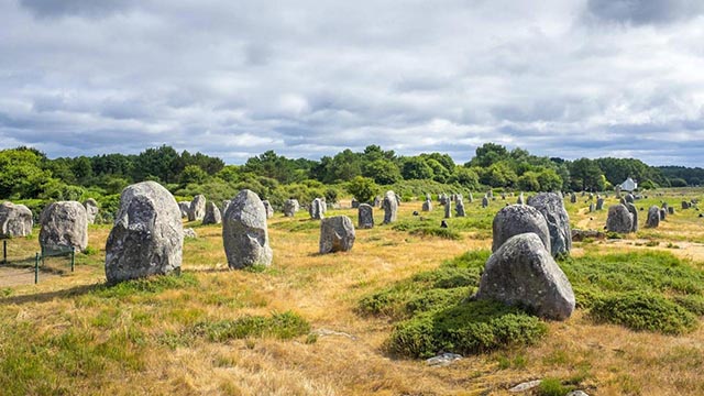 Steinerne Fragezeichen: Die seltsamen Hinkelsteine von Carnac (Video)