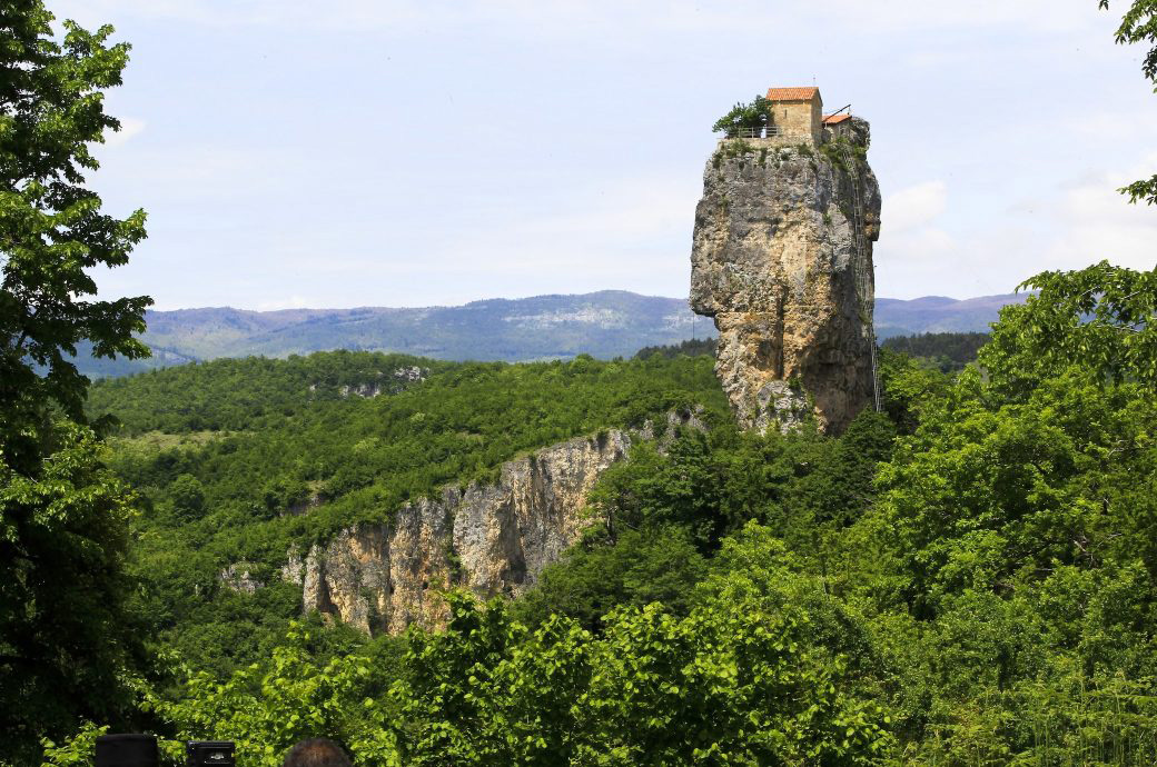 Auf diesem Felsen lebt ein Einsiedler seit fast 30 Jahren