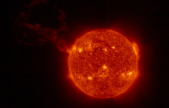 Sonnensturm-Warnung am 19.01.2023: Plasmawolke rast auf Erde zu! Das droht uns nun