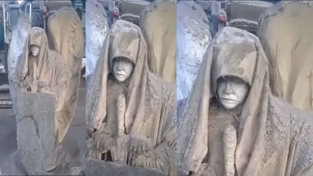 Bergleute in Sibirien gruben im Permafrost eine seltsame Statue eines Engels mit Schild und Schwert aus (Video)