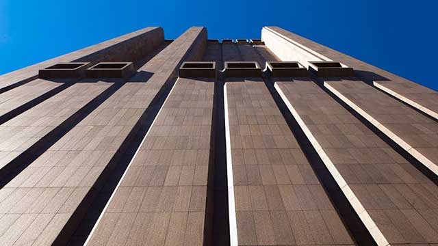 Ohne Fenster und nachts Schreie: Das steckt hinter dem Wolkenkratzer in New York (Video)