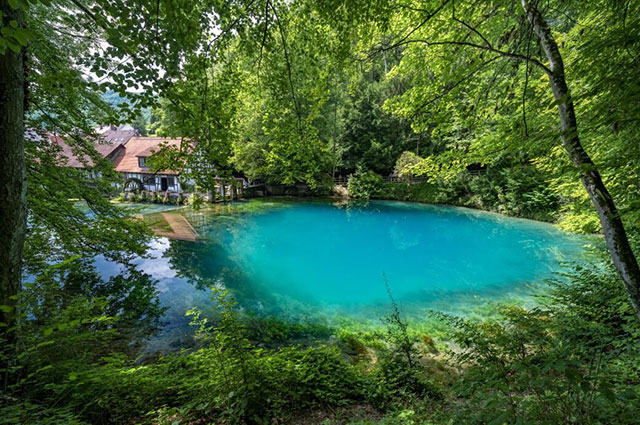 Verbirgt sich unter diesem See Deutschlands größte Höhle?