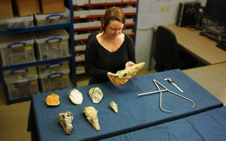 Medienbericht: Archäologen sind von in England ausgegrabenen antiken Riesenäxten verblüfft