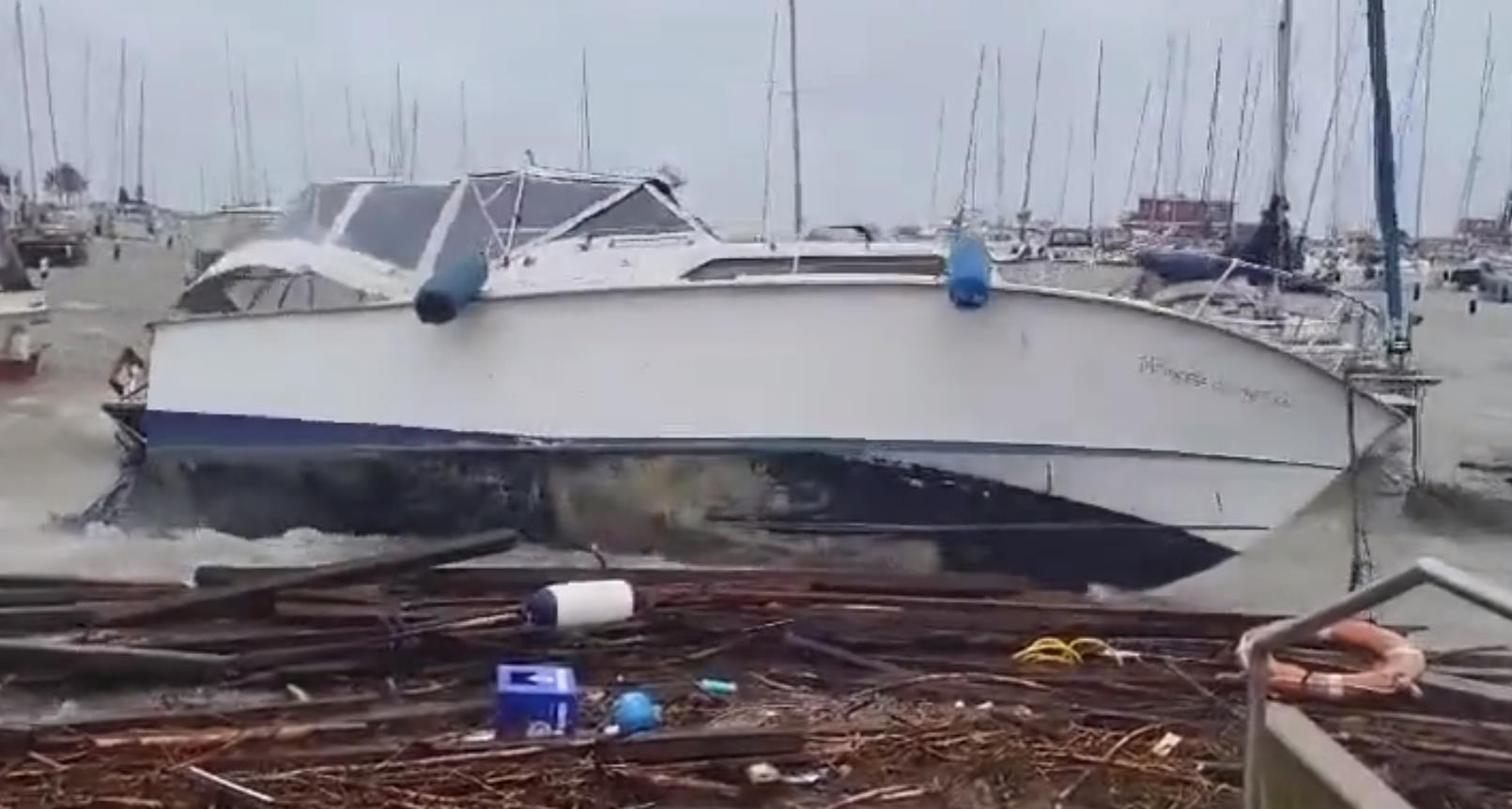 Rekord-Sturmflut an der Ostsee und extremes Niedrigwasser an der Nordsee