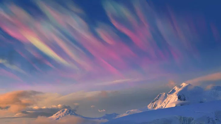 Seltene „Regenbogenwolken“ erscheinen über der Arktis