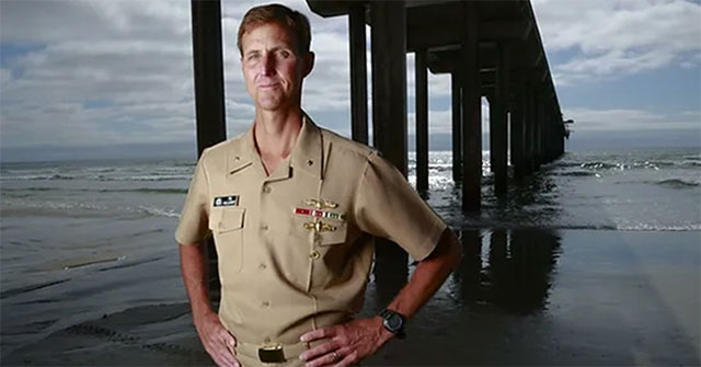 Navy-Admiral gibt Interview zu UFOs: „Werden von nichtmenschlicher Intelligenz besucht“