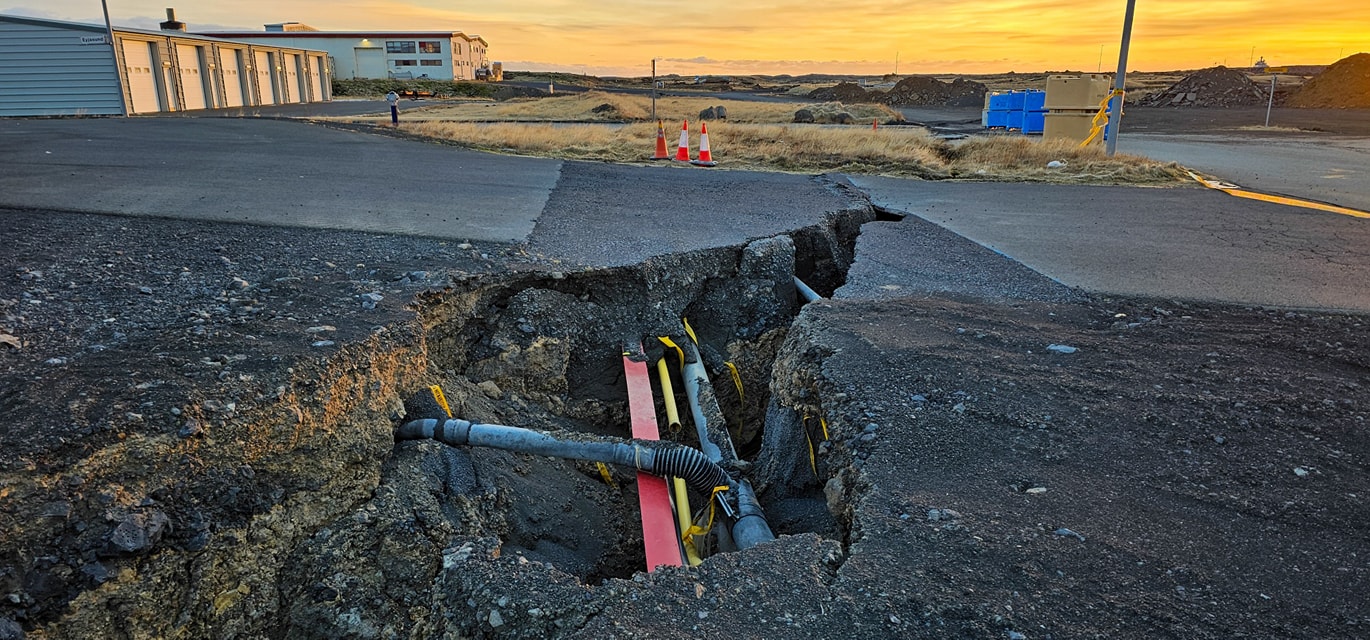 Island: Bodenhebung hoch – Menschen versinken im Untergrund von Grindavik (Video)