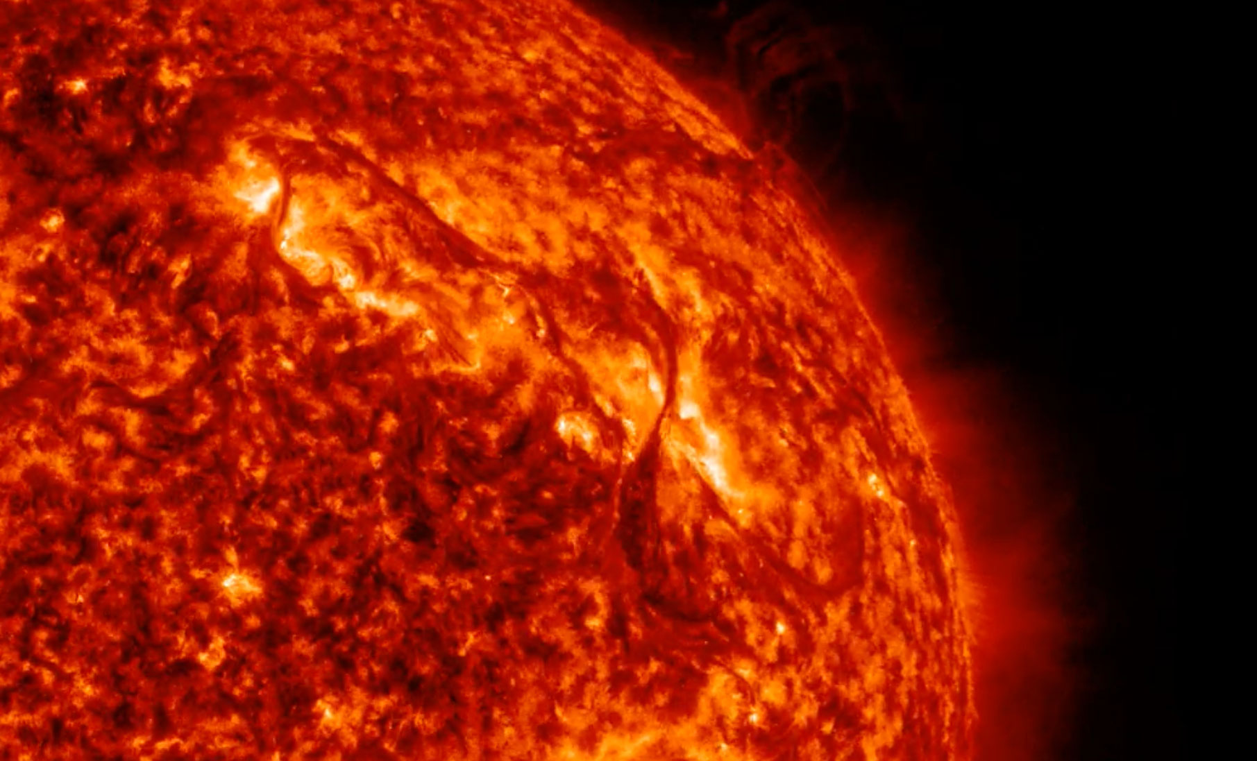 Zwei heftige X-Flare Sonneneruptionen und plasmareiches Filament hob ab (Video)