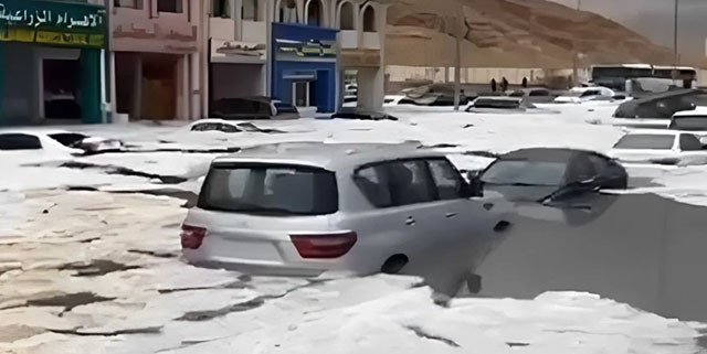 Heftige Hagelstürme wüteten nach Wettermanipulation-Operationen in den Vereinigten Arabischen Emiraten (Videos)
