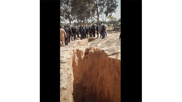 In Libyen treten große, ungeklärte Erdrisse auf, die staatliche Ermittlungen auslösen (Video)