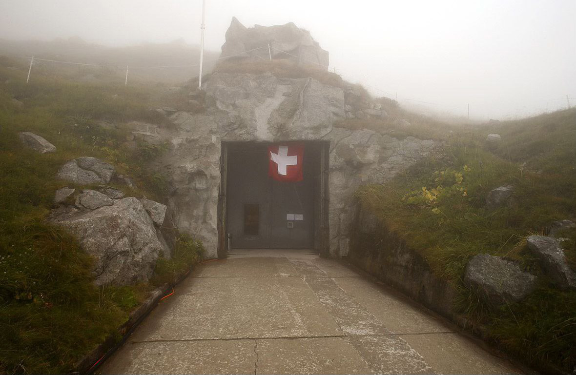 DUMBs: Verborgene Festungen in den Alpen  Blatten und das Erbe der Schweizer Reduit-Strategie 🇨🇭🏔