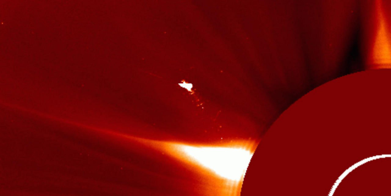 Russische Wissenschaftler haben ein Bild aus dem Weltraum aufgenommen, das ein vogelähnliches Objekt nahe der Sonne zeigt