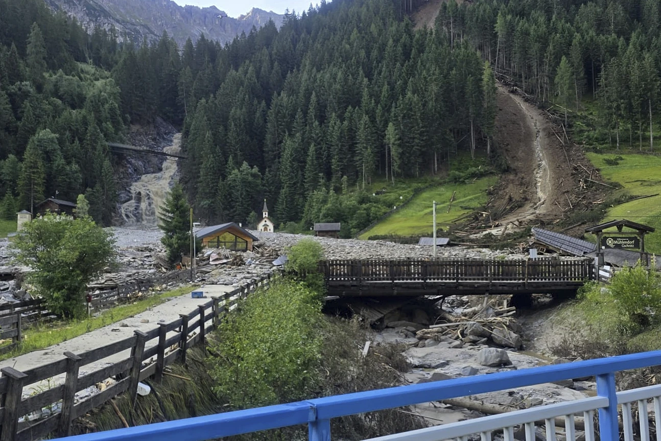 Museum zerstört, 100 Menschen evakuiert nach mehreren Schlammlawinen im Gschnitztal, Tirol (Videos)