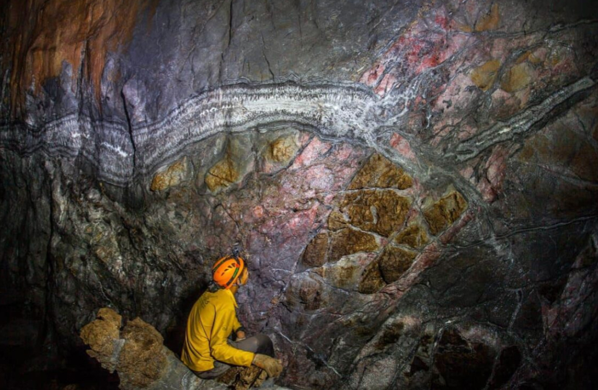 Ein „verstecktes Portal“ zu einer anderen Welt – eine „geheime“ unterirdische Höhle in Vietnam