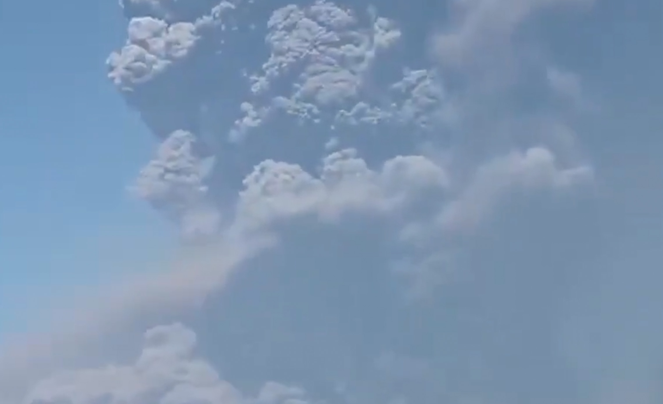 Vulkan in Äthiopien bricht nach 12.000 Jahren erstmals wieder aus (Videos)