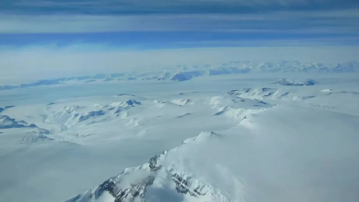 Magmaintrusion veränderte die Plattenbewegung während des größten Erdbebenschwarms der jüngeren Vergangenheit in der Antarktis