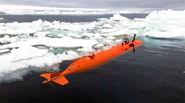 U-Boot verschwindet unter dem antarktischen Eis, nachdem es mysteriöse, verborgene Strukturen entdeckt hat, die Wissenschaftler nicht erklären können