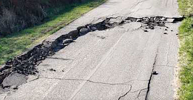 Erdrutsch isoliert Stadt in Italien: „Verwüstet und vergessen“ (Videos)