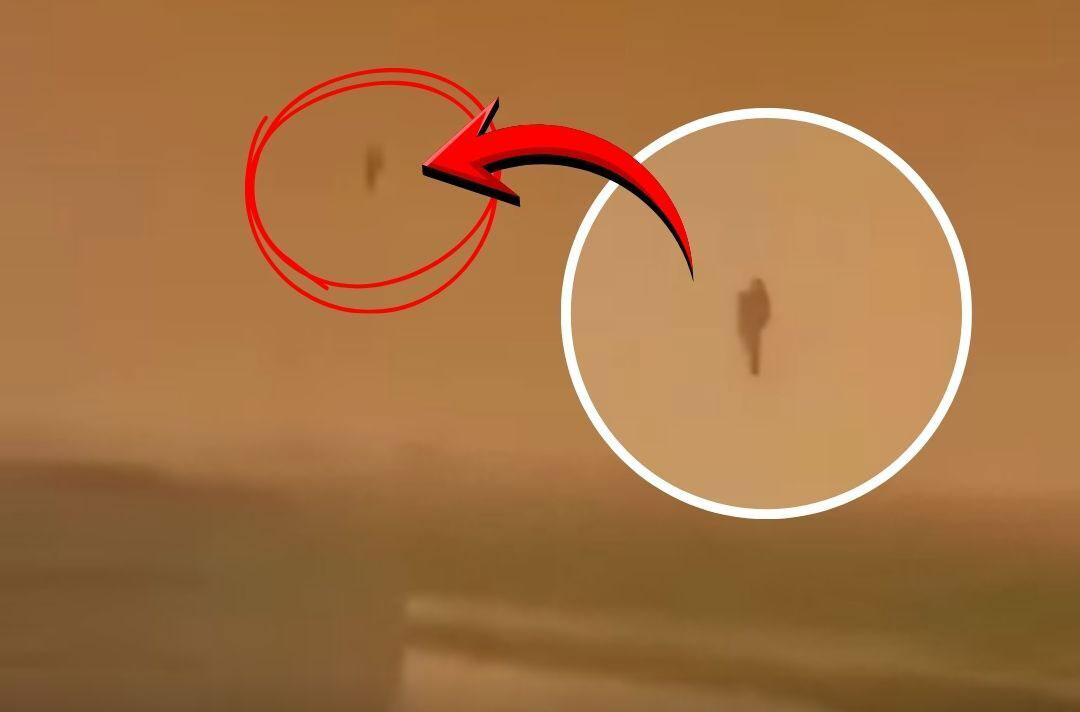 Seltsame humanoide Figur am Himmel über dem Irak gefilmt (Video)