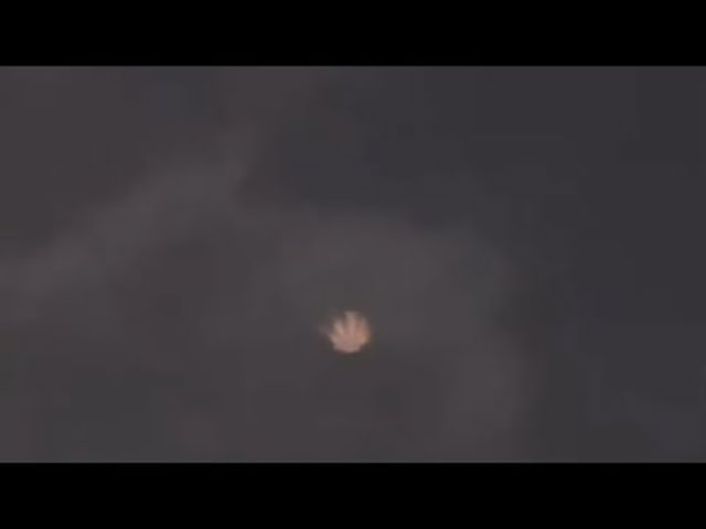 Medienbericht: Rätselhaftes Objekt über türkischer Stadt gefilmt (Video)