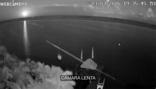 Webcam filmt seltsame Lichteffekte über mexikanischer Lagune (Video)