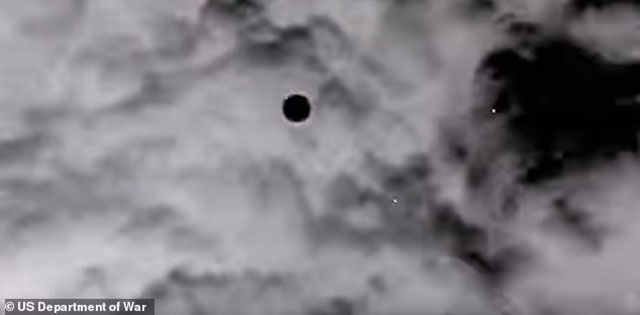 UFO-Akten enthüllen neue Beweise für eine geheime Invasion durch mysteriöse silberne Kugeln