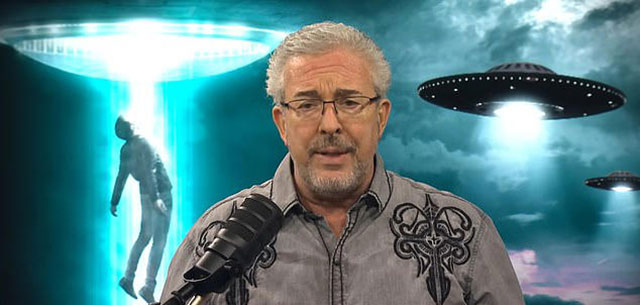 Ich bin Pastor und habe an einer geheimen UFO-Enthüllungsveranstaltung teilgenommen. Wir sahen Bilder von „durchscheinenden Wesen“, die mir einen Schauer über den Rücken jagten … die Akten könnten eine düstere biblische Prophezeiung erfüllen