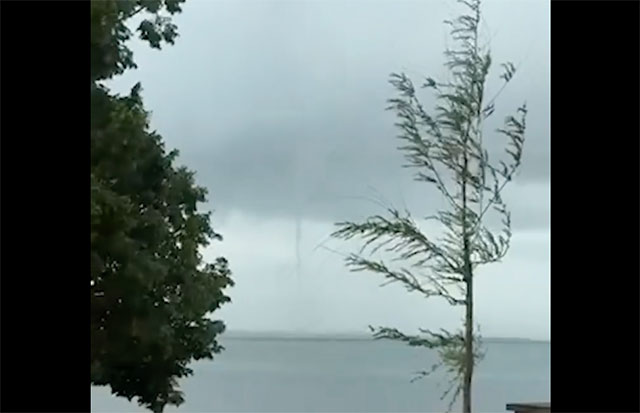 Phänomen sorgt für Aufsehen: Seltene Wasserhose fegt über den Bodensee (Video)