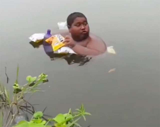 💦 Der Junge, der in einem Teich lebt