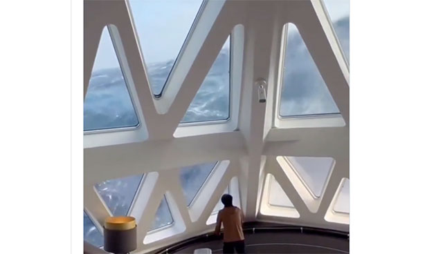 🌊 In einem gefährlichen Seegebiet nahe der Antarktis krachen 12 Meter hohe Wellen gegen ein Kreuzfahrtschiff (Video)