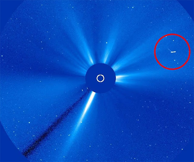 👽 🛸 Ein riesiges „UFO-Mutterschiff“ soll mit nahezu Lichtgeschwindigkeit vor der Sonne entlanggerast sein, behauptet ein Ufologe